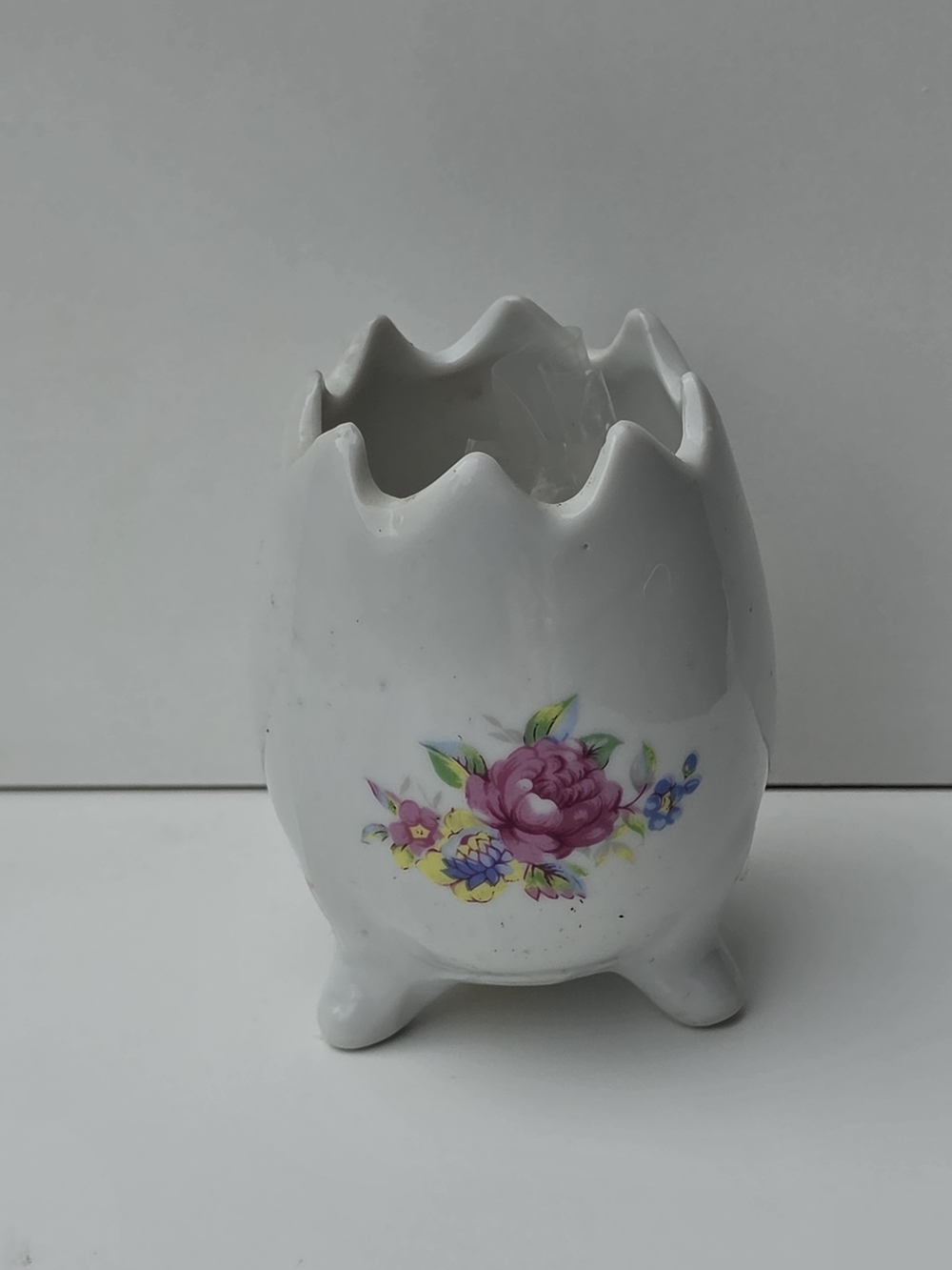 Vintage 3" Porcelain Footed Cracked Egg Floral Bud Vase / Toothpick Holder